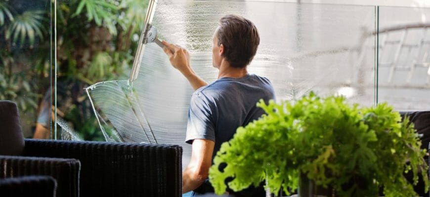 What are the Common Techniques Used in Window Cleaning?