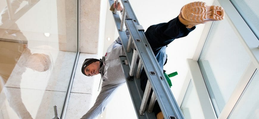What Are The Biggest Pitfalls To Avoid When Hiring a Window Cleaning Contractor?