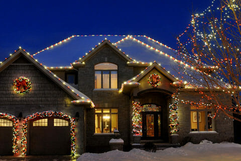 Save Time This Winter by Hiring A Holiday Decorating Service Cincinnati Residents