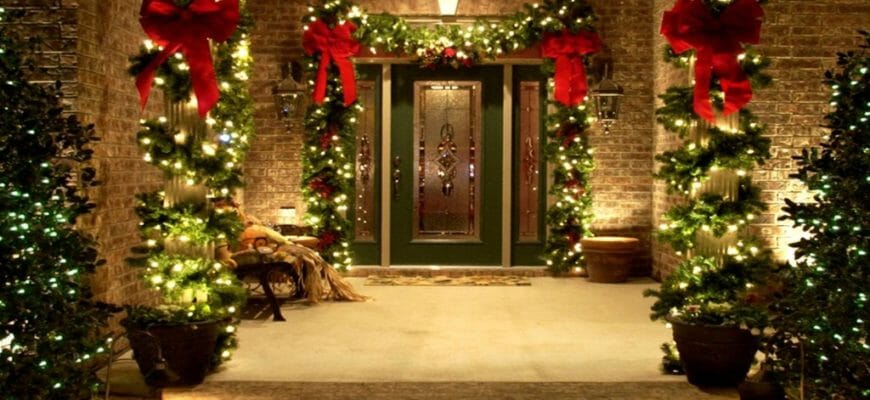 Why Should You Hire a Professional Holiday Lighting Service?